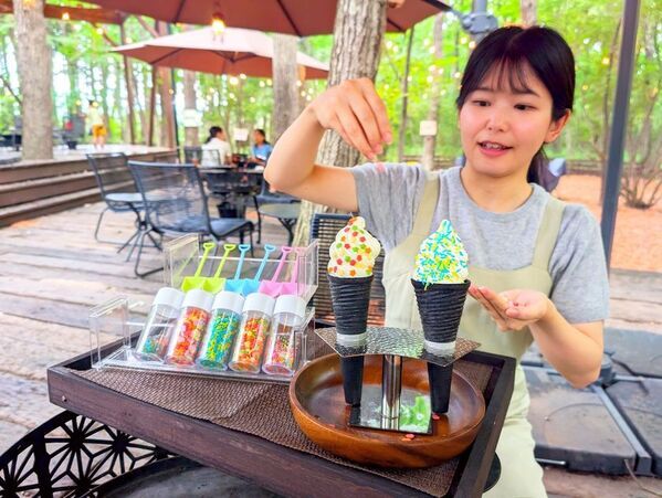 那須高原のグランピングカフェ＆BBQ“たき火”に新名物誕生！濃厚ミルクのご褒美ソフト「那須高原“しろくろみるく”ソフトクリーム」2025年8月8日(金)より新発売