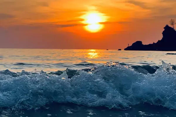 伝統の「黄金天然にがり」が夏の健康管理のための新提案として注目！　10万人近い暑さによる搬送事例にマグネシウム補給の重要性を発表