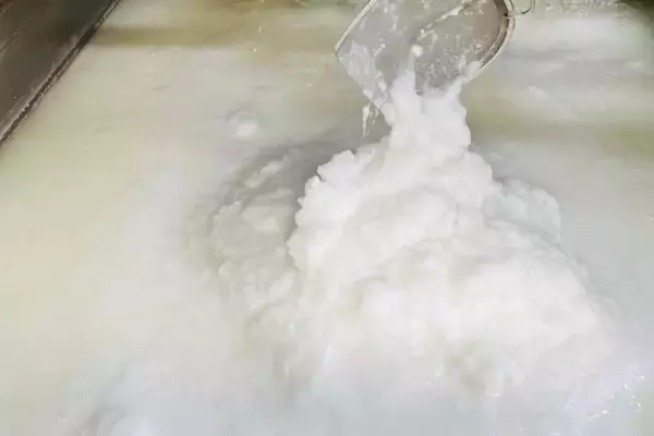 伝統の「黄金天然にがり」が夏の健康管理のための新提案として注目！　10万人近い暑さによる搬送事例にマグネシウム補給の重要性を発表