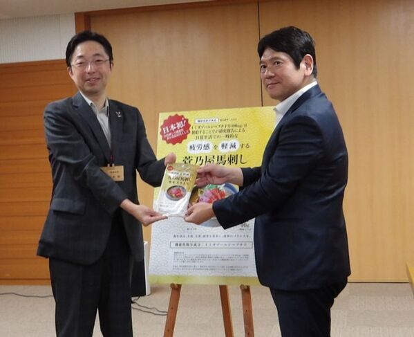 機能性表示食品「菅乃屋馬刺しモモスライス(冷凍)」の開発と8月1日の発売に伴い、熊本県知事を表敬訪問