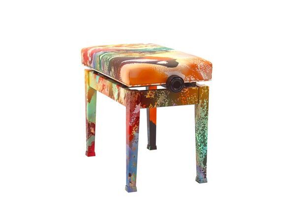 「パラリンアート」作品のラッピングを施した特別仕様のデジタル・グランドピアノをNEOPASA浜松に展示