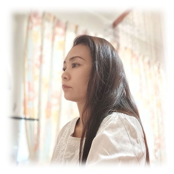 「パラリンアート」作品のラッピングを施した特別仕様のデジタル・グランドピアノをNEOPASA浜松に展示