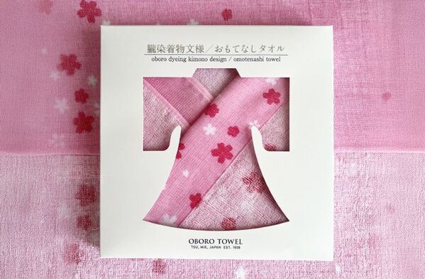 100年の伝統と革新の技術から生まれた唯一無二のタオル！1枚で裏も表もない2つの表現が楽しめる「朧染着物文様／おもてなしタオル」新発売