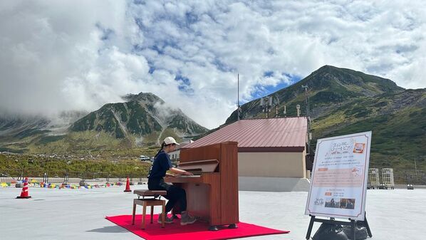 立山黒部アルペンルート、標高2,450mでピアノが弾けるイベント「立山ストリートピアノ」を9月20日(土)から4日間開催！8月2日(土)、15日(金)には富山駅で出演者募集のプレイベントも