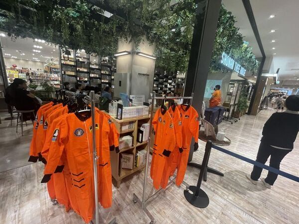 株式会社うちゅう、宇宙兄弟と連携し、三井不動産商業マネジメント株式会社が運営する全国12施設の商業施設で「親子で挑戦！宇宙兄弟スペースMISSIONツアー2025 ～ムッタからの招待状～」を開催！