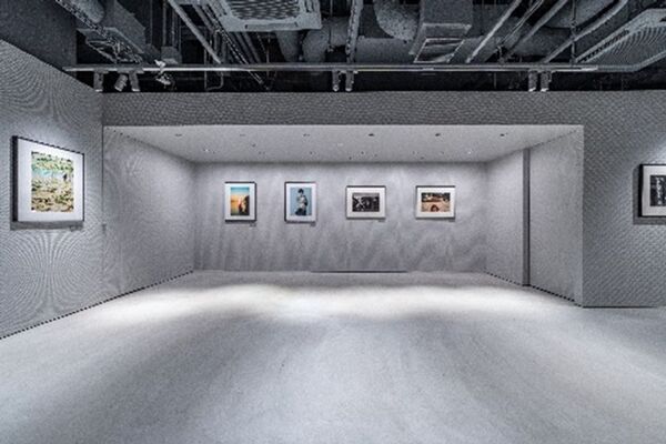 10人のストリートフォトグラファーが撮影した写真を展示　写真展『10の視座』を新宿 北村写真機店で開催＜期間：8月10日(日)～8月16日(土)＞
