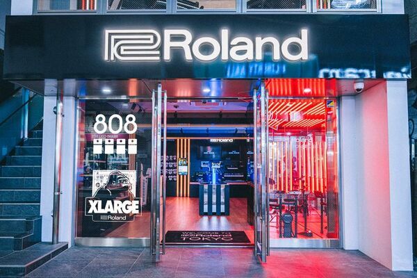 ローランドとXLARGEのコラボによるリズムマシン「TR-808」モチーフのアパレルを8月8日に発売