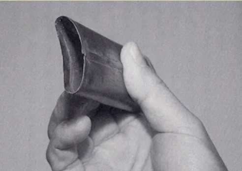 受け継がれるクラフトマンシップ100年の想いを一粒に。原点にして“最高峰”「元祖柿の種CLASSIC170g缶入り」10月30日発売