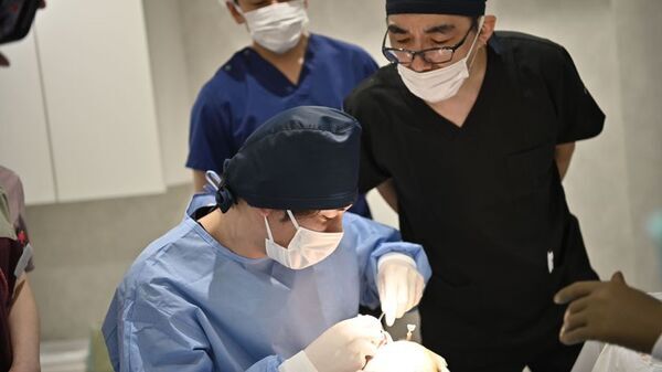 美容外科クリニック「eクリニック」の技術指導医にLa Clinique統括院長「長瀬大蔵」医師が就任します。