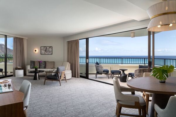 モアナ サーフライダー ウェスティン リゾート＆スパ、伝統薫るロビーが新装、タワーウィング客室は洗練の空間へ