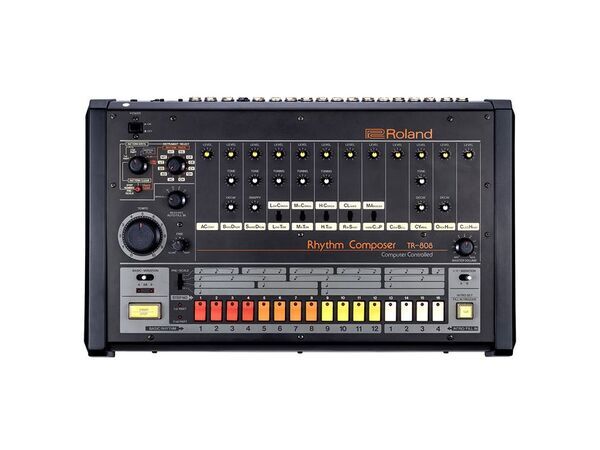 ローランドとニューバランス ヌメリックのコラボによるリズムマシン「TR-808」をモチーフとしたスニーカーの2025年バージョンを発表