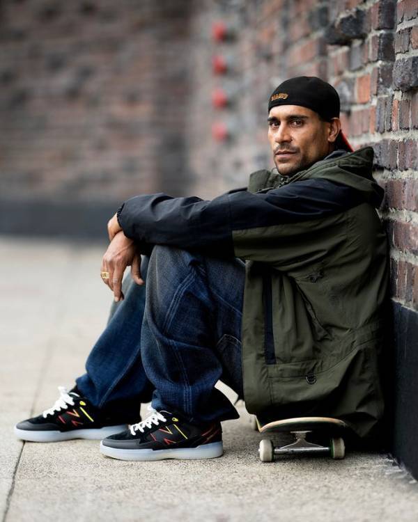 ローランドとニューバランス ヌメリックのコラボによるリズムマシン「TR-808」をモチーフとしたスニーカーの2025年バージョンを発表