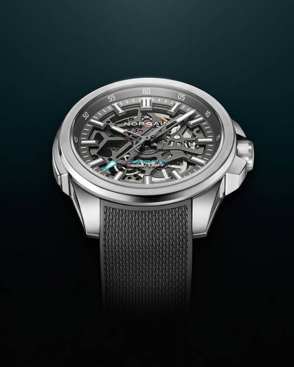 その力強さは、独立企業ノルケインにしか生み出せない。精悍さを究めたスケルトンウォッチ、2つの「Independence Skeleton 40mm」誕生。
