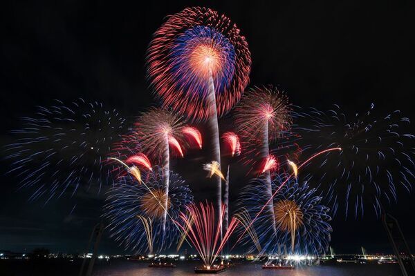 【千葉Xmas芸術花火2025】　11月24日開催決定！