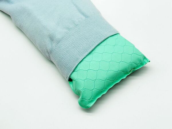 鷲尾式起毛の「ひんやり長持ち保冷カバー」発売！温暖化により深刻化する夜間の寝苦しさを解決