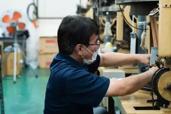 鷲尾式起毛の「ひんやり長持ち保冷カバー」発売！温暖化により深刻化する夜間の寝苦しさを解決