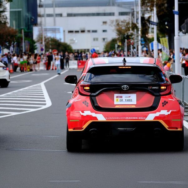 トミカよりエヴァンゲリオンレーシング「エヴァRT2号機 トヨタ GR ヤリス」が登場！！