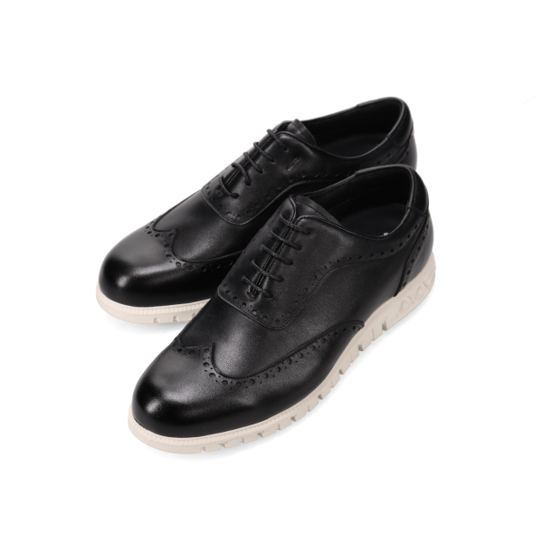 履くだけで「疲労回復」する madrasリカバリーゴルフシューズ