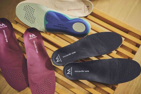 履くだけで「疲労回復」する madrasリカバリーゴルフシューズ