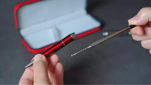 光を宿す“宝石軸”ボールペン、Makuakeで8月26日先行発売　前作218％達成、アリマートが新たな「書く喜び」を提案