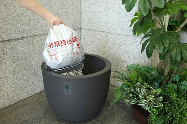 いざという時に使えない　倉庫の奥の防災用品問題　鉢の中に備えが詰まったインテリアグリーン9/1防災の日に販売開始