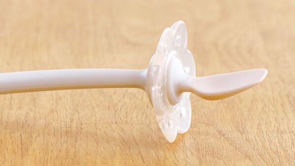 フィーディングのお悩みをサポート！のど突き防止プレート付き「はなまる離乳食スプーン」8月21日発売