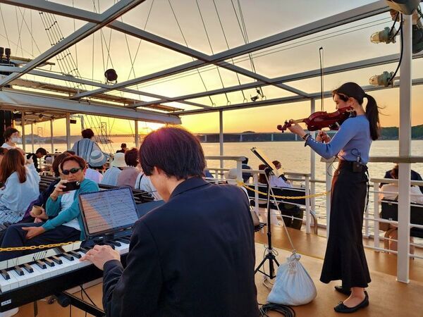 夕日と渦潮と船上生演奏の絶景コラボ　淡路島発！「サンセットクルーズ」9月6日(土)、9月7日(日)の2日間限定で開催！