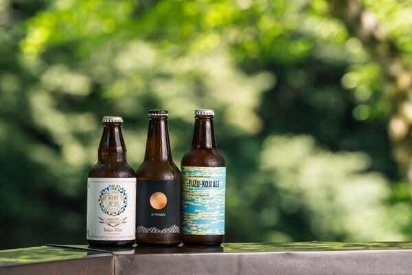 絶景リバービューテラスで乾杯！クラフトビール3種を愉しむ、老舗旅館「鶴井の宿 紫雲荘」の贅沢ステイプランを2025年8月20日より販売開始
