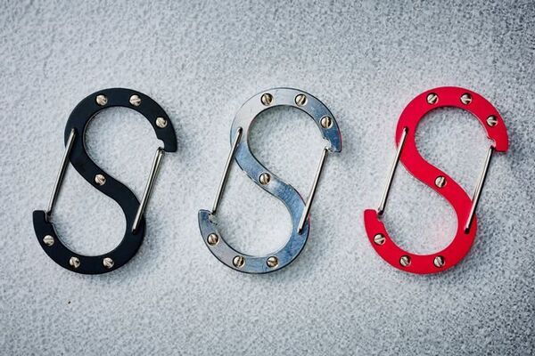 町工場の技術が融合！蓄光×ジュラルミンの光るS字型カラビナ『Dura-glow』8月25日(月)Makuakeで先行予約販売開始！