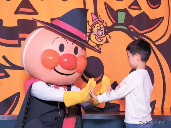初開催！ハロウィーン衣装のアンパンマンとばいきんまんのグリーティング　ハロウィーンイベント開催！2025年9月11日(木)～10月31日(金)