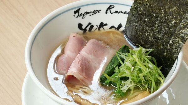 京都発祥の行列ラーメン店「麺屋優光」観光客で賑わう清水エリアにて8月22日新店舗OPEN　ブランド初となる新作ラーメン【貝出汁豚骨らーめん】【塩らーめん】が登場