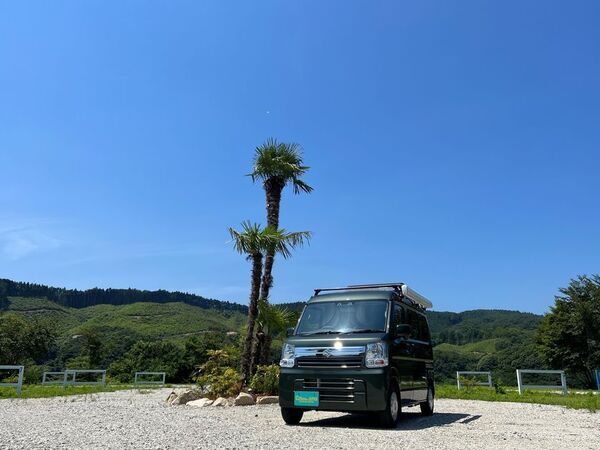 自動車販売店で“自社組み立て”可能に　CARisma-JAPAN、軽キャンピングカー「TINY」キット販売スタート