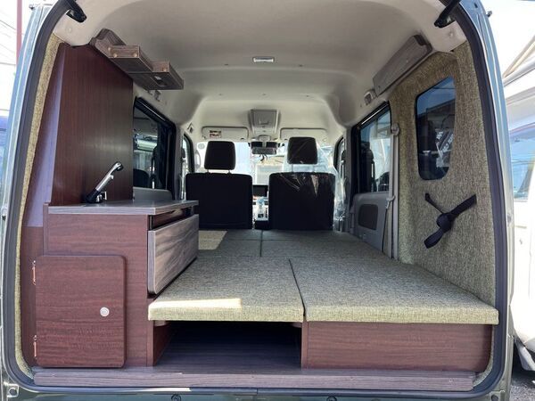 自動車販売店で“自社組み立て”可能に　CARisma-JAPAN、軽キャンピングカー「TINY」キット販売スタート