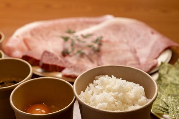 高級黒毛和牛セット3,960円1本勝負の牝牛専門店「高級和牛焼肉ドロンパ」(福岡市博多区・東比恵)がリニューアル！