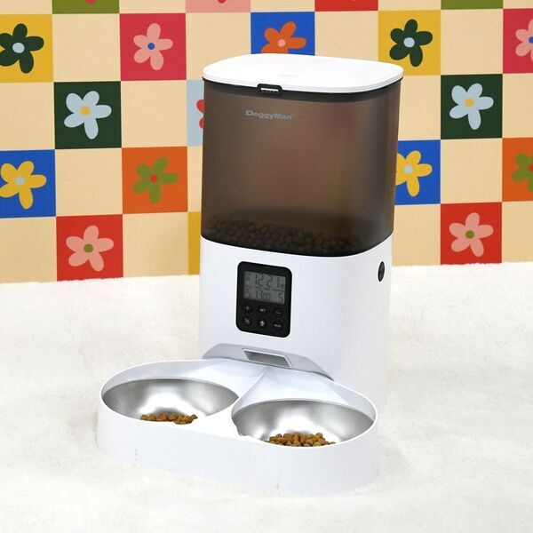 ドギーマンハヤシ、2匹飼育に対応した自動給餌器を発売！ごはんの量を細かく設定してペットの健康管理をサポート