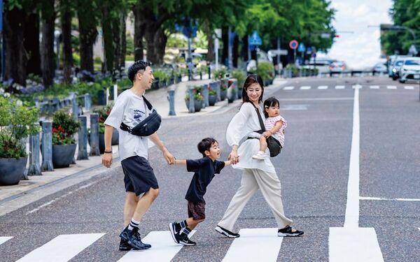 子育て世帯の登園前検温ストレスを軽減　抱っこするだけで体温測れるバッグ、大阪・関西万博で試着体験