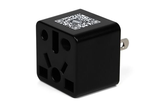 訪日外国人向けに各国の電源プラグを日本タイプに変換するアダプター「レンコン13Aプラス」を9月10日(水)に販売開始