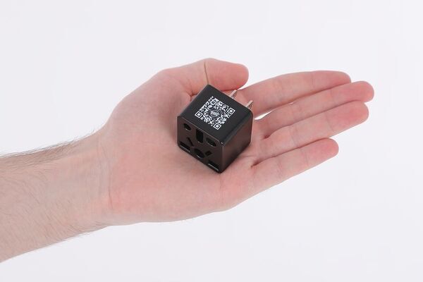 訪日外国人向けに各国の電源プラグを日本タイプに変換するアダプター「レンコン13Aプラス」を9月10日(水)に販売開始