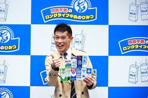 柳沢慎吾さんが“張り込み現場”を再現！常温で持ち運びできるロングライフ牛乳の魅力を楽しく発信