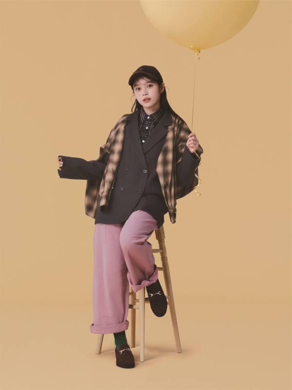 高石あかり、「ローリーズファーム」アンバサダーに就任！「着、努、愛、楽。」4つの感情を演じ分ける動画公開。愛犬に癒されたり、PC仕事に打ち込んだり…日常でのリアルな一幕を表現。挑戦したいことや今頑張っていること語るインタビュー＆メイキング動画も。