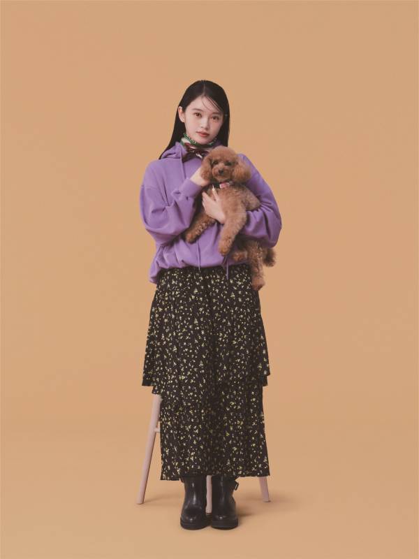 高石あかり、「ローリーズファーム」アンバサダーに就任！「着、努、愛、楽。」4つの感情を演じ分ける動画公開。愛犬に癒されたり、PC仕事に打ち込んだり…日常でのリアルな一幕を表現。挑戦したいことや今頑張っていること語るインタビュー＆メイキング動画も。