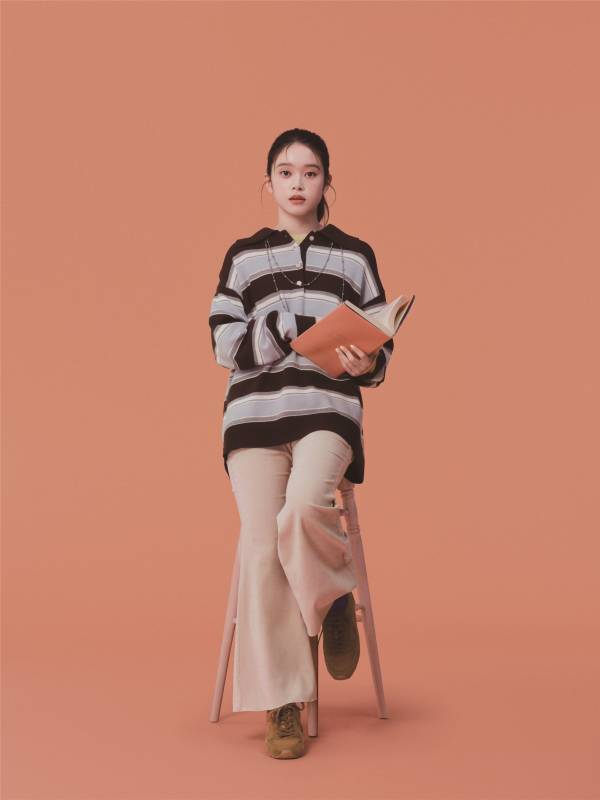 高石あかり、「ローリーズファーム」アンバサダーに就任！「着、努、愛、楽。」4つの感情を演じ分ける動画公開。愛犬に癒されたり、PC仕事に打ち込んだり…日常でのリアルな一幕を表現。挑戦したいことや今頑張っていること語るインタビュー＆メイキング動画も。