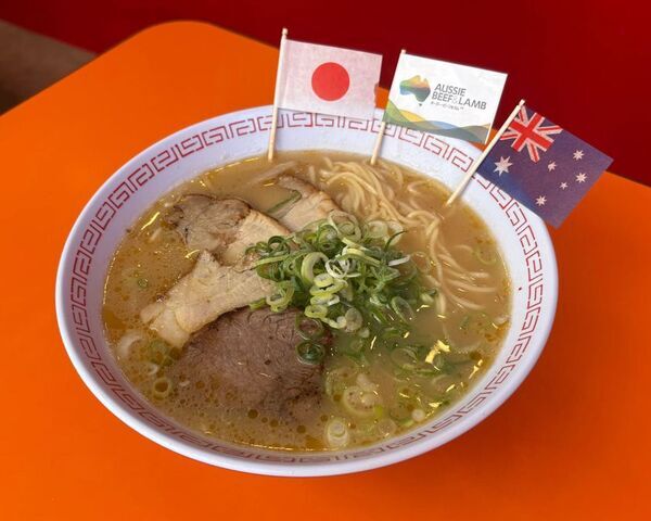 MLAと大阪・なんば「金龍ラーメン」がコラボ！「金羊(きんひつじ)ラーメン」にオージー・ラム特製チャーシュートッピングを期間限定で無料提供　9/3～9/9、各日200食(計1,400食)限定