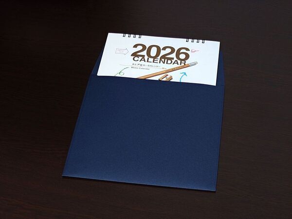 一年を包む、特別な一枚。卓上カレンダーのお渡しを「お洒落に」「慎ましく」　高級封筒「Luxmere(ルクスメア)」を10月より販売開始。