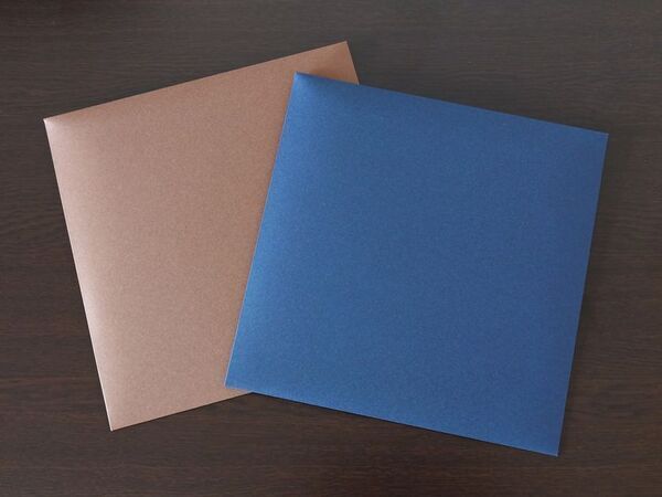 一年を包む、特別な一枚。卓上カレンダーのお渡しを「お洒落に」「慎ましく」　高級封筒「Luxmere(ルクスメア)」を10月より販売開始。