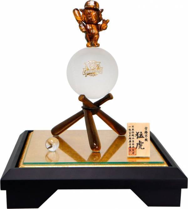 阪神タイガースリーグ優勝記念　伝統工芸 章玉 河野製作所×ジュエリー会社「タイガーアイ 特別オブジェ」数量限定発売