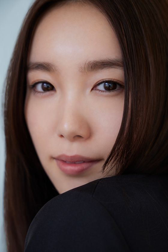 丸の内エリアの人気ショップの2025 A/Wファッションをご紹介！飯豊まりえが着る　秋の“丸の内”スタイル　「MARUNOUCHI AUTUMN COLLECTION 2025」2025年9月16日(火)～10月31日(金)開催丸の内エリアの人気ショップの2025 A/Wファッションをご紹介！