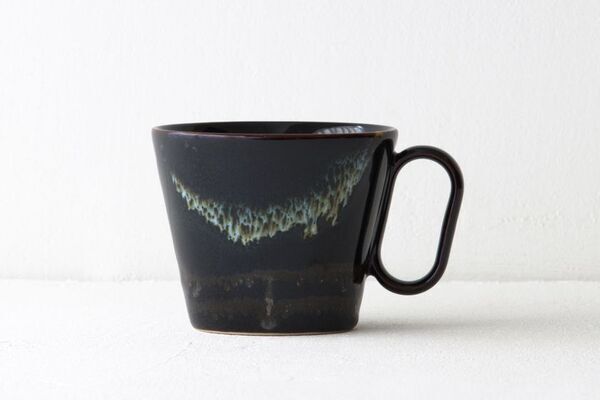 「生涯を添い遂げるマグ 小峰焼 八衛門窯 ブラック」が9月18日販売開始　八衛門窯との取り組みで製品化