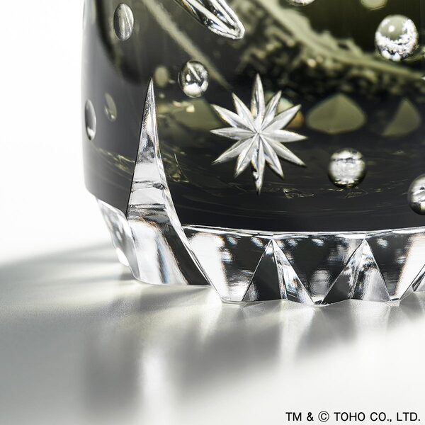 漆黒の硝子に刻まれた、『ゴジラ』（1954）の世界。＜ゴジラ  70周年記念  江戸切子グラス＞新発売！