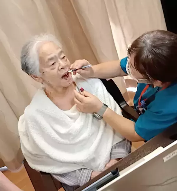 敬老の日に先駆け、AIを活用した日本初の「オンラインカラー診断」ボランティアを福岡久留米市の介護施設で実施